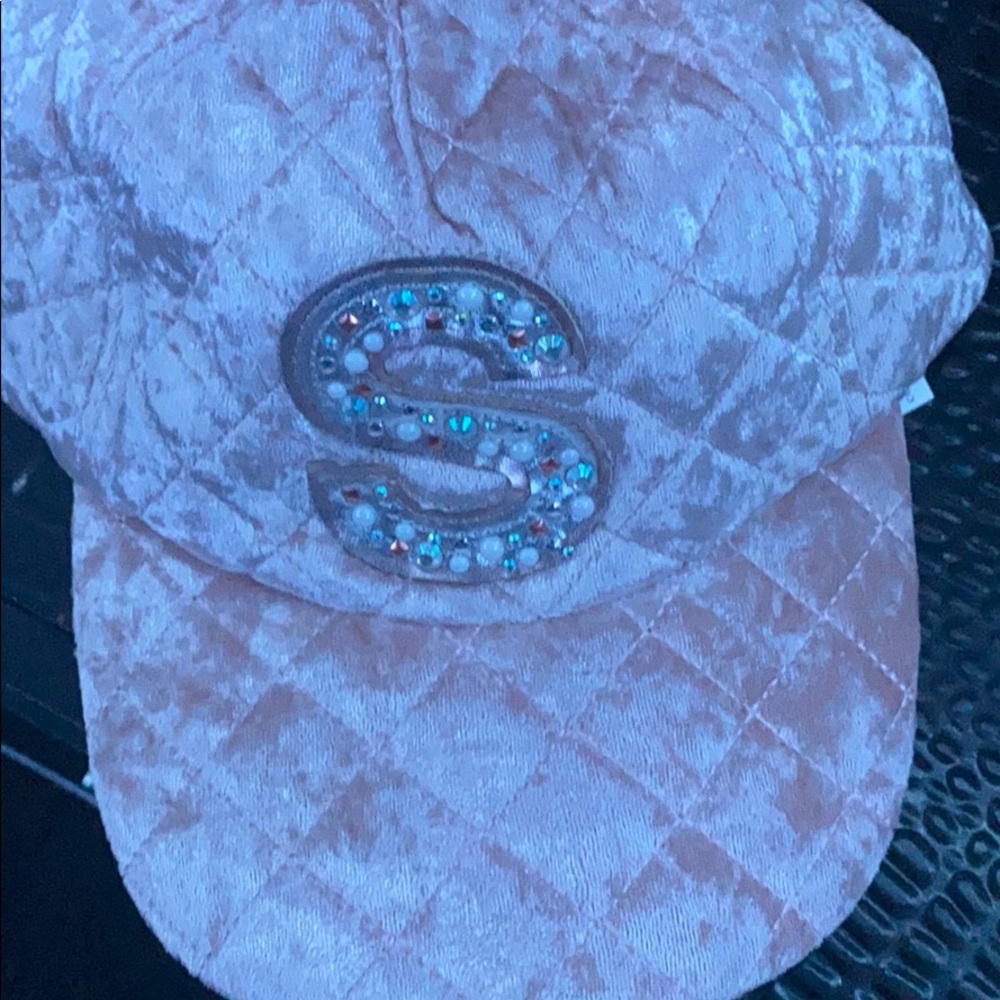 Hat with the letter s